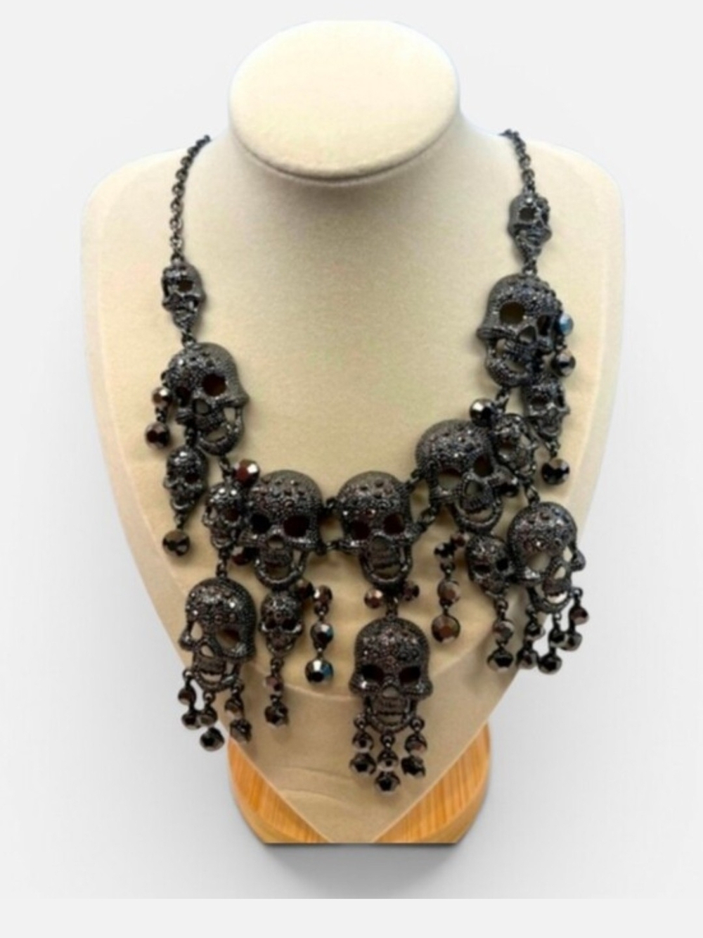 👉✨️ Natasha Couture Gunmetal Black Skull Bib Necklace
